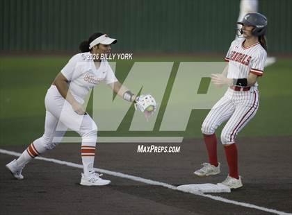 Thumbnail 3 in Van vs Gilmer photogallery.