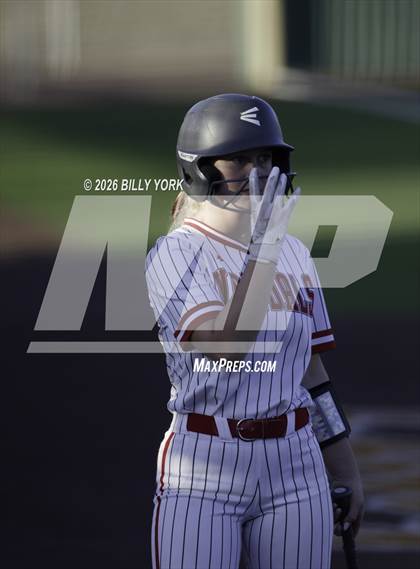 Thumbnail 3 in Van vs Gilmer photogallery.