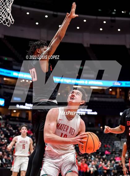 Thumbnail 1 in Etiwanda vs. Mater Dei (CIF SS DIV 1 Championship) photogallery.