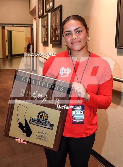 Thumbnail 2 in Etiwanda vs. Mater Dei (CIF SS DIV 1 Championship) photogallery.