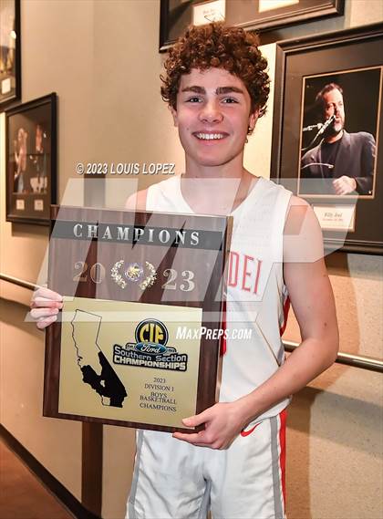 Thumbnail 1 in Etiwanda vs. Mater Dei (CIF SS DIV 1 Championship) photogallery.