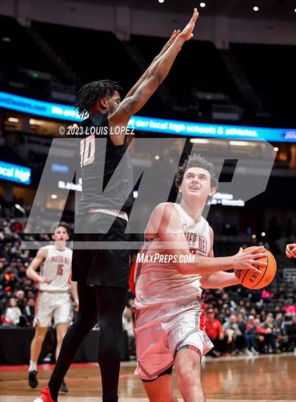 Thumbnail 2 in Etiwanda vs. Mater Dei (CIF SS DIV 1 Championship) photogallery.