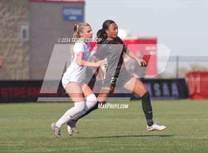 Thumbnail 3 in Lone Peak vs. Davis (UHSAA 6A Final) photogallery.