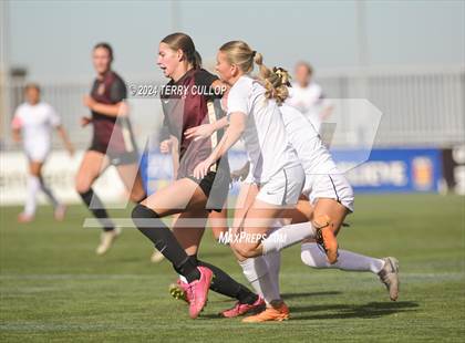 Thumbnail 3 in Lone Peak vs. Davis (UHSAA 6A Final) photogallery.