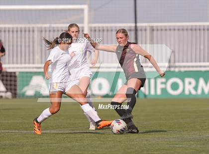 Thumbnail 2 in Lone Peak vs. Davis (UHSAA 6A Final) photogallery.