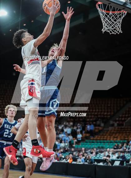 Thumbnail 1 in Chaparral vs Valor Christian (CHSAA 6A Great 8) photogallery.