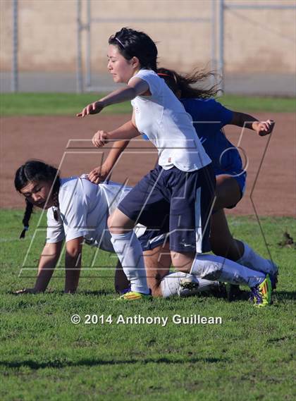 Thumbnail 3 in St. Margaret's vs. La Mirada photogallery.