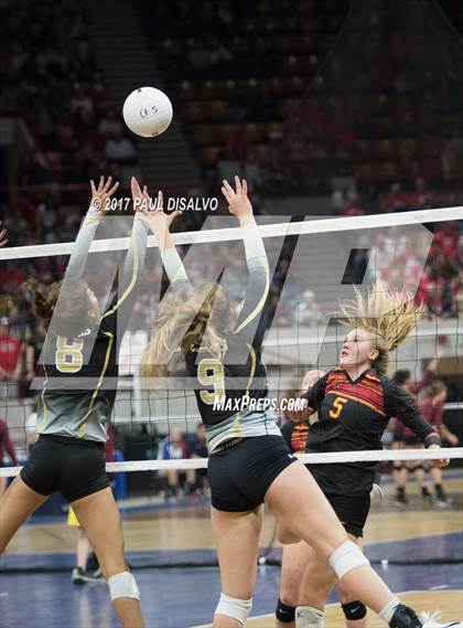 Thumbnail 2 in Castle View vs. Rock Canyon (CHSAA 5A Pool Play) photogallery.