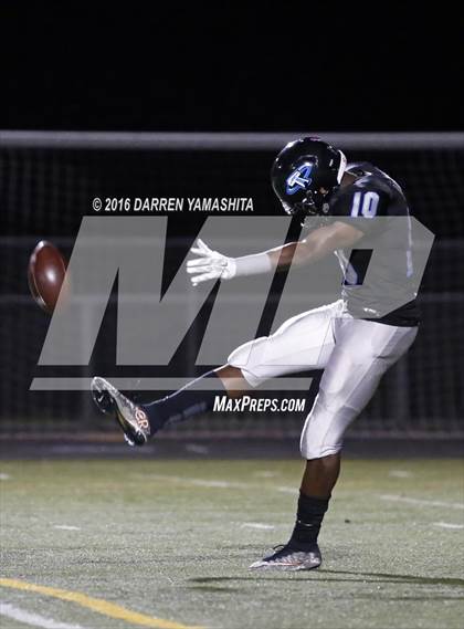 Thumbnail 3 in Hercules vs. San Marin (CIF NCS Division 4 1st Round) photogallery.