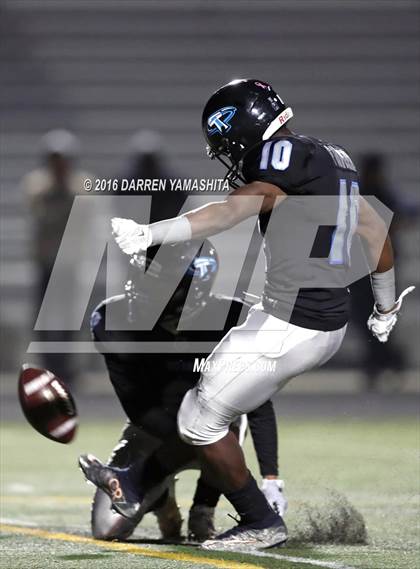 Thumbnail 3 in Hercules vs. San Marin (CIF NCS Division 4 1st Round) photogallery.
