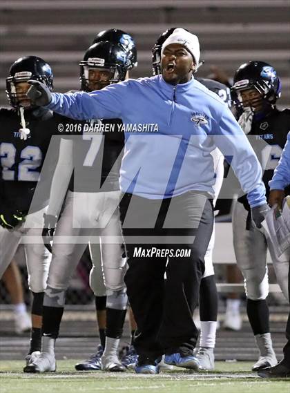 Thumbnail 2 in Hercules vs. San Marin (CIF NCS Division 4 1st Round) photogallery.