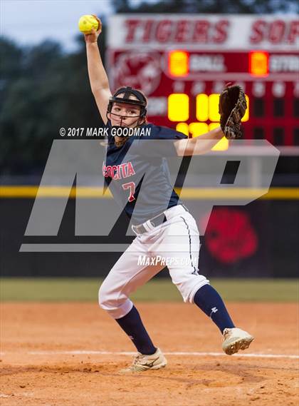 Thumbnail 2 in Atascocita @ Katy (UIL 6A Semifinal) photogallery.