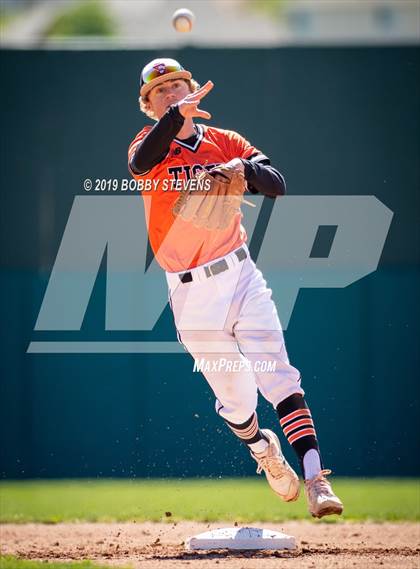Thumbnail 3 in Pueblo West vs. Erie (CHSAA 4A Quarterfinal) photogallery.