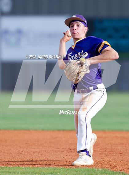 Thumbnail 3 in JV: Thibodaux @ E.D. White photogallery.