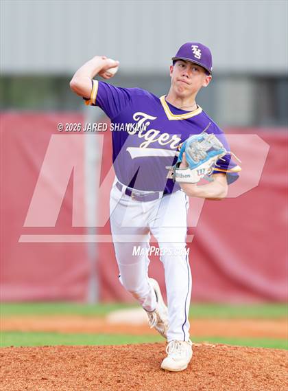 Thumbnail 3 in JV: Thibodaux @ E.D. White photogallery.