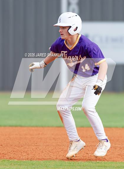 Thumbnail 1 in JV: Thibodaux @ E.D. White photogallery.