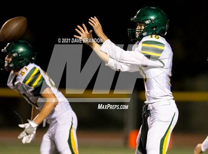 Thumbnail 2 in Royal @ Simi Valley photogallery.
