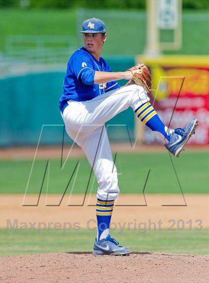 Thumbnail 2 in Alamo Heights vs. Moody (UIL 4A Region IV Regional Finals) photogallery.