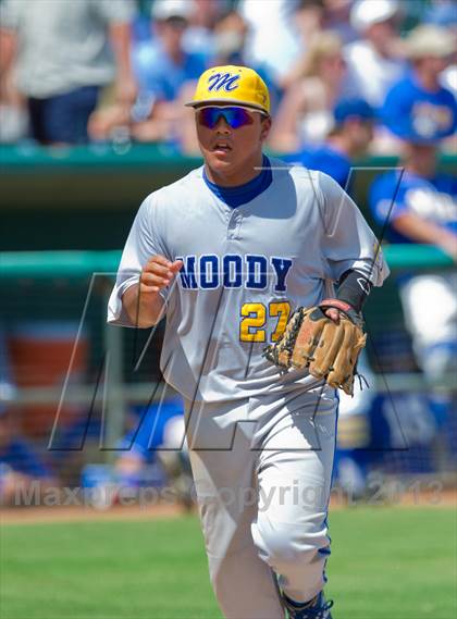 Thumbnail 1 in Alamo Heights vs. Moody (UIL 4A Region IV Regional Finals) photogallery.