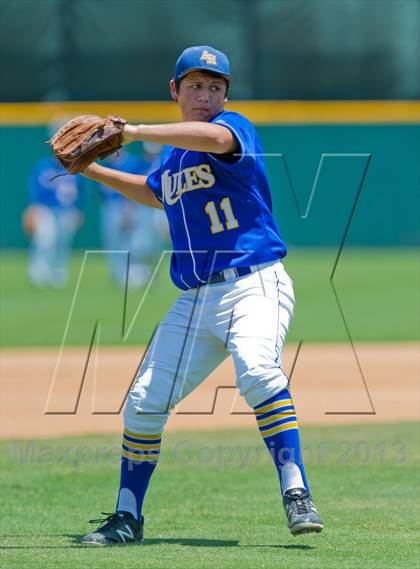 Thumbnail 2 in Alamo Heights vs. Moody (UIL 4A Region IV Regional Finals) photogallery.