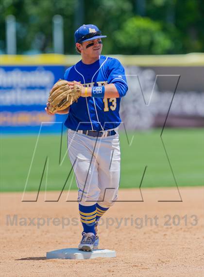 Thumbnail 3 in Alamo Heights vs. Moody (UIL 4A Region IV Regional Finals) photogallery.