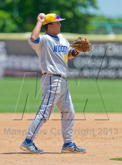 Thumbnail 1 in Alamo Heights vs. Moody (UIL 4A Region IV Regional Finals) photogallery.