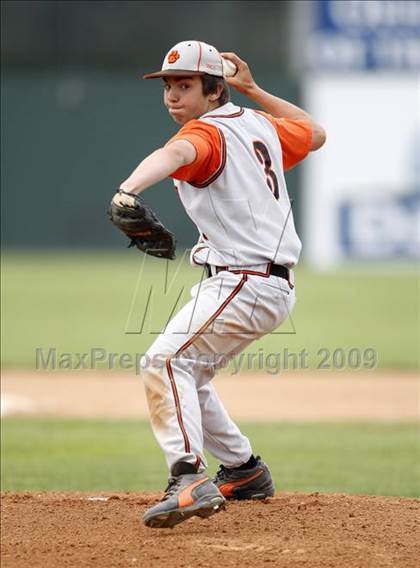 Thumbnail 2 in Lydonville vs. Warsaw  (Section 5 Class C Semifinal) photogallery.