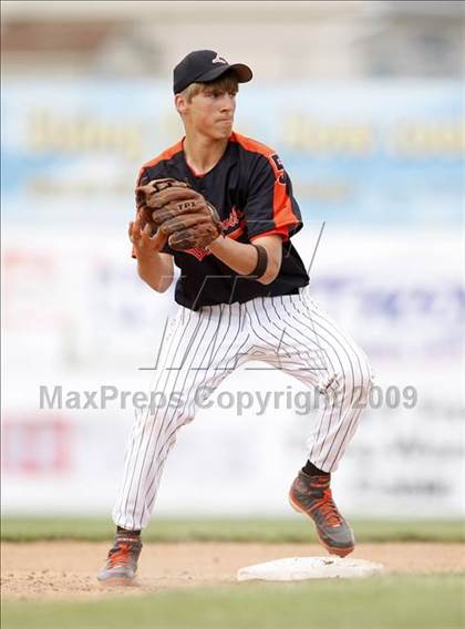 Thumbnail 1 in Lydonville vs. Warsaw  (Section 5 Class C Semifinal) photogallery.