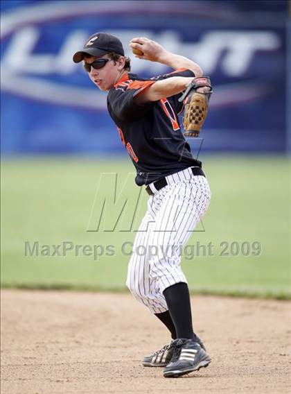 Thumbnail 1 in Lydonville vs. Warsaw  (Section 5 Class C Semifinal) photogallery.