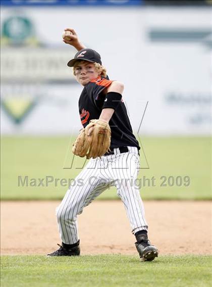 Thumbnail 1 in Lydonville vs. Warsaw  (Section 5 Class C Semifinal) photogallery.