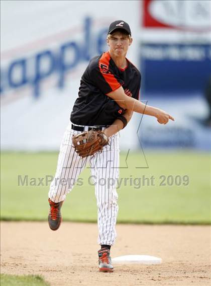 Thumbnail 3 in Lydonville vs. Warsaw  (Section 5 Class C Semifinal) photogallery.