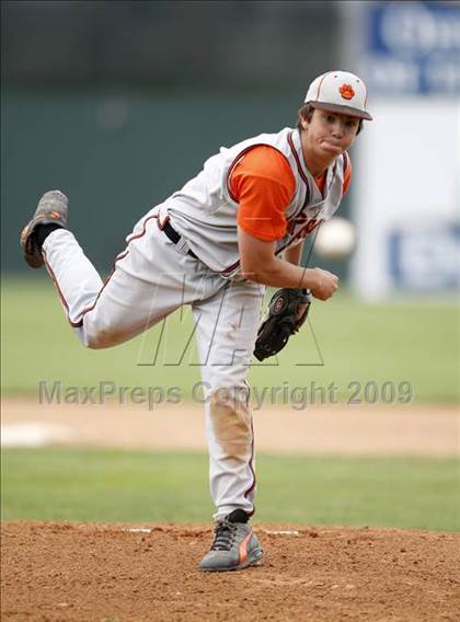 Thumbnail 1 in Lydonville vs. Warsaw  (Section 5 Class C Semifinal) photogallery.