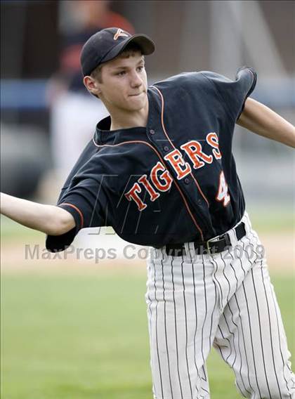 Thumbnail 2 in Lydonville vs. Warsaw  (Section 5 Class C Semifinal) photogallery.