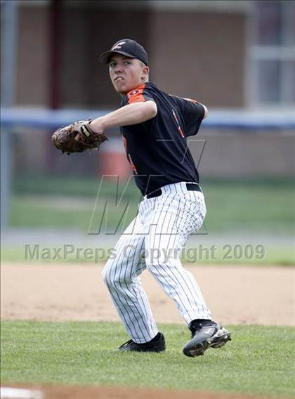 Thumbnail 1 in Lydonville vs. Warsaw  (Section 5 Class C Semifinal) photogallery.