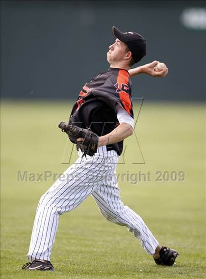 Thumbnail 1 in Lydonville vs. Warsaw  (Section 5 Class C Semifinal) photogallery.