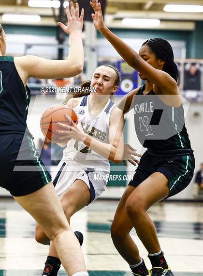 Thumbnail 2 in Zionsville vs Noblesville (IHSAA 4A Sectional Semifinal) photogallery.