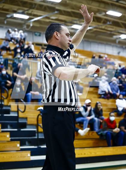Thumbnail 1 in Zionsville vs Noblesville (IHSAA 4A Sectional Semifinal) photogallery.