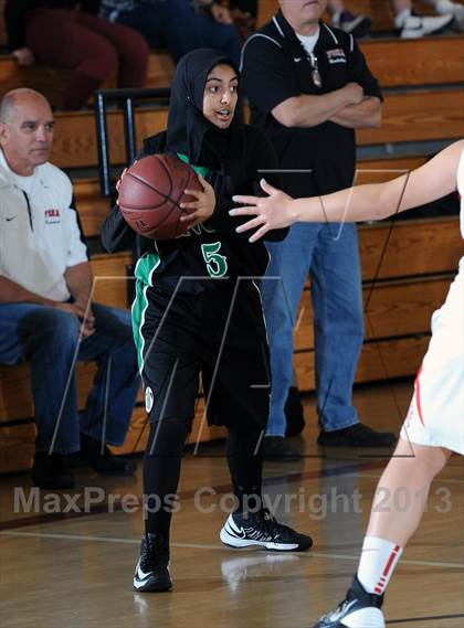 Thumbnail 2 in Flintridge Sacred Heart vs. Thousand Oaks  (La Canada Tournament) photogallery.