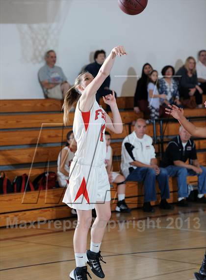 Thumbnail 3 in Flintridge Sacred Heart vs. Thousand Oaks  (La Canada Tournament) photogallery.