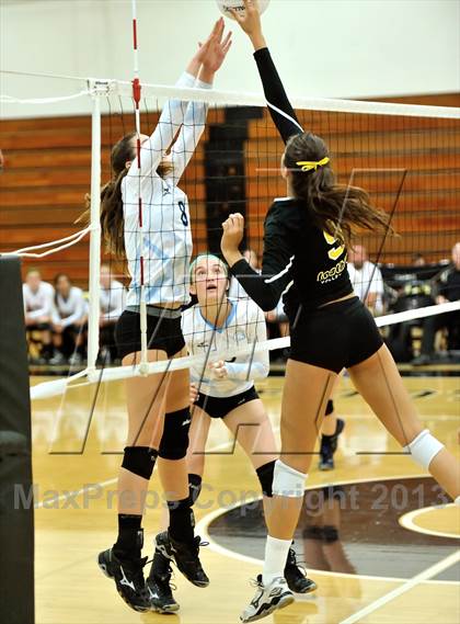 Thumbnail 3 in Villa Park @ Foothill photogallery.