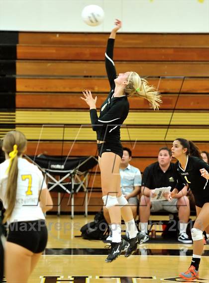 Thumbnail 1 in Villa Park @ Foothill photogallery.