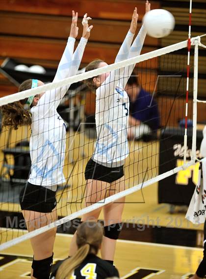 Thumbnail 1 in Villa Park @ Foothill photogallery.