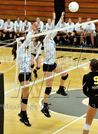 Thumbnail 1 in Villa Park @ Foothill photogallery.