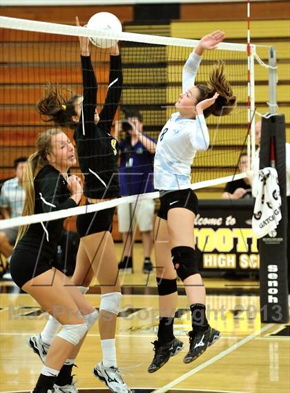 Thumbnail 1 in Villa Park @ Foothill photogallery.