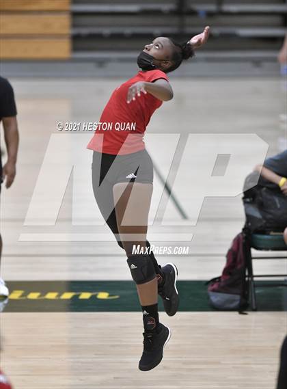 Thumbnail 2 in Lakewood vs. San Clemente (Dave Mohs Tournament) photogallery.
