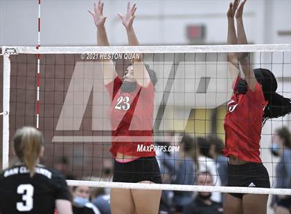 Thumbnail 3 in Lakewood vs. San Clemente (Dave Mohs Tournament) photogallery.