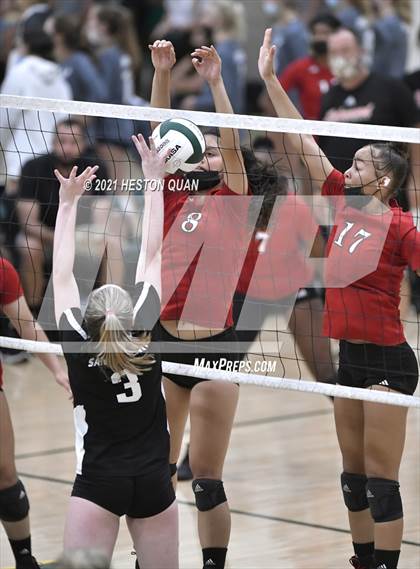 Thumbnail 3 in Lakewood vs. San Clemente (Dave Mohs Tournament) photogallery.