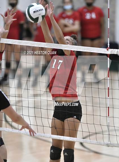 Thumbnail 3 in Lakewood vs. San Clemente (Dave Mohs Tournament) photogallery.