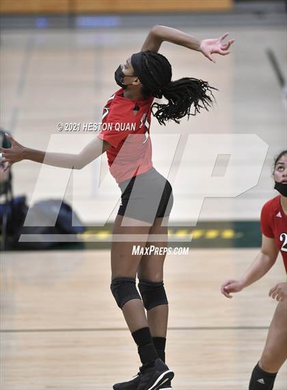 Thumbnail 2 in Lakewood vs. San Clemente (Dave Mohs Tournament) photogallery.
