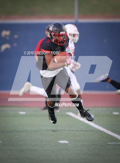 Thumbnail 2 in Village Christian vs. Whittier Christian photogallery.